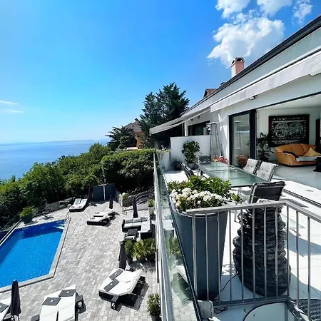 Ferienhaus White Pearl Diamond, Mit Meerblick & Pool Opatija