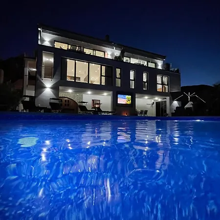 Ferienhaus White Pearl Diamond, Mit Meerblick & Pool *