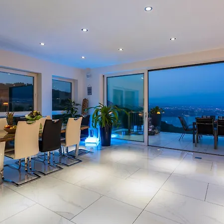 Ferienhaus White Pearl Diamond, Mit Meerblick & Pool