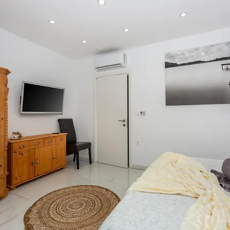 White Pearl Diamond, Mit Meerblick & Pool * Opatija