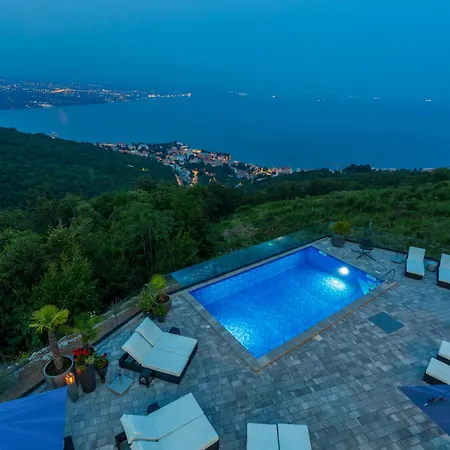 Hébergement de vacances White Pearl Diamond Haus B, Opatija Mit Meerblick & Pool