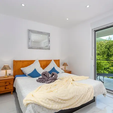 Ferienhaus White Pearl Diamond, Mit Meerblick & Pool Opatija