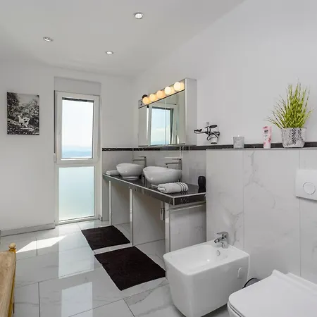 White Pearl Diamond, Mit Meerblick & Pool