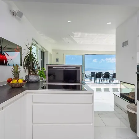 White Pearl Diamond, Mit Meerblick & Pool Ferienhaus