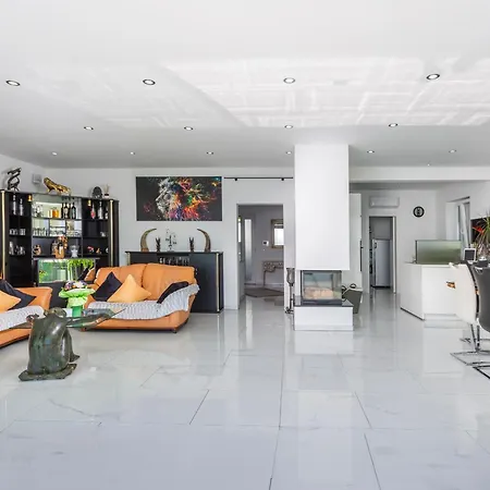 White Pearl Diamond, Mit Meerblick & Pool Ferienhaus Opatija