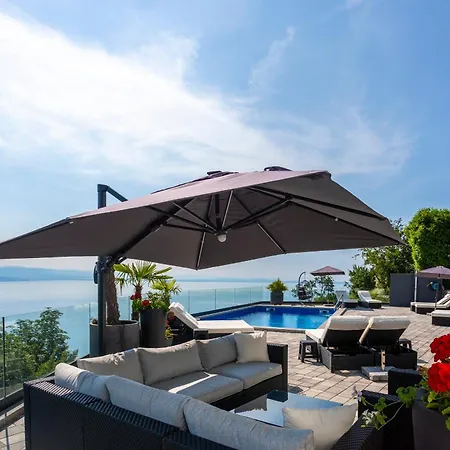 Ferienhaus White Pearl Diamond, Mit Meerblick & Pool