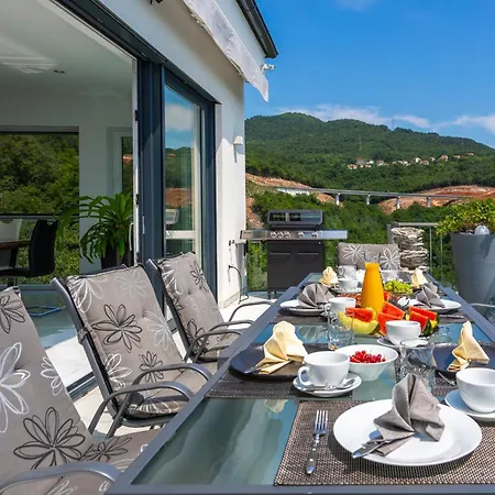 White Pearl Diamond, Mit Meerblick & Pool Ferienhaus *