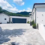 White Pearl Diamond Haus B, Mit Meerblick & Pool Opatija