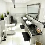 Holiday home White Pearl Diamond Haus B, Mit Meerblick & Pool *