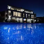 Holiday home White Pearl Diamond Haus B, Mit Meerblick & Pool *