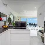 White Pearl Diamond Haus B, Mit Meerblick & Pool Holiday home