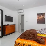 Holiday home White Pearl Diamond Haus B, Mit Meerblick & Pool