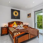 White Pearl Diamond Haus B, Mit Meerblick & Pool Holiday home *