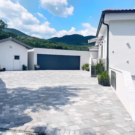 White Pearl Diamond, Mit Meerblick & Pool Opatija