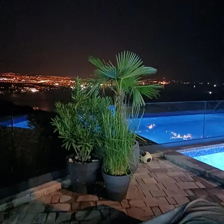 White Pearl Diamond, Mit Meerblick & Pool Holiday home *