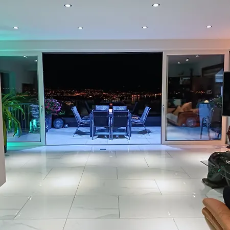 White Pearl Diamond, Mit Meerblick & Pool Holiday home *