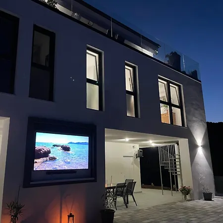 White Pearl Diamond, Mit Meerblick & Pool Holiday home Opatija