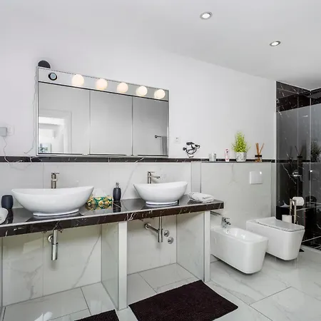 White Pearl Diamond, Mit Meerblick & Pool *