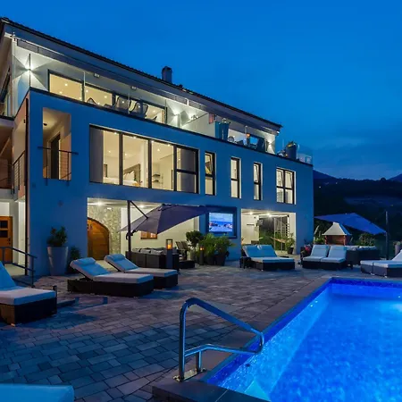 White Pearl Diamond, Mit Meerblick & Pool Opatija