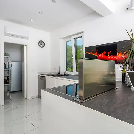 White Pearl Diamond-opatija, Meerblick Und Pool Holiday home