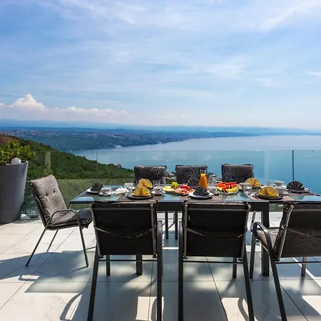 White Pearl Diamond, Mit Meerblick & Pool * Opatija