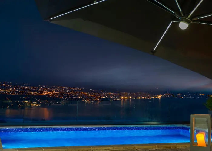 White Pearl Diamond Haus B, Opatija Mit Meerblick & Pool Casa vacanze