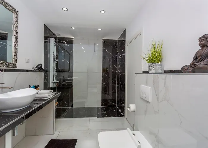 White Pearl Diamond Haus B, Opatija Mit Meerblick & Pool Casa vacanze Abbazia