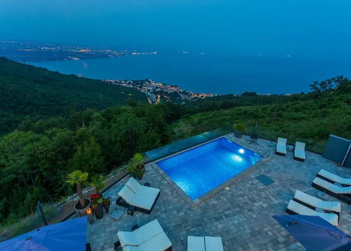 Casa vacanze White Pearl Diamond Haus B, Opatija Mit Meerblick & Pool