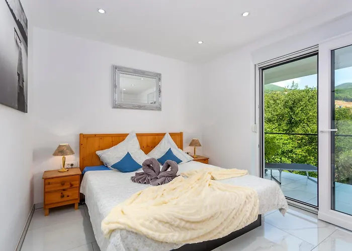 Casa vacanze White Pearl Diamond Haus B, Opatija Mit Meerblick & Pool Abbazia