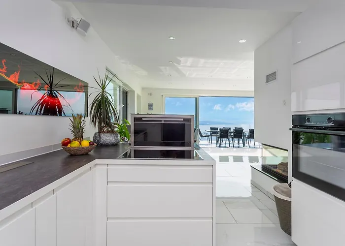 White Pearl Diamond Haus B, Opatija Mit Meerblick & Pool Casa vacanze