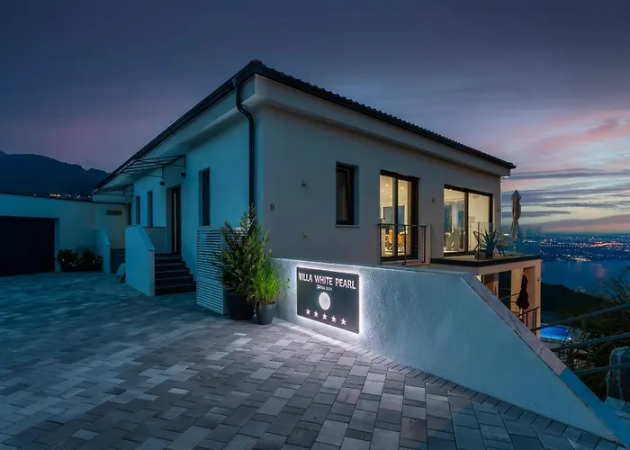 White Pearl Diamond Haus B, Opatija Mit Meerblick & Pool Casa vacanze Abbazia