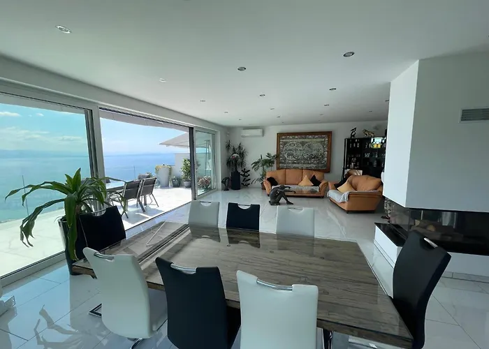 White Pearl Diamond Haus B, Opatija Mit Meerblick & Pool Casa de Férias *